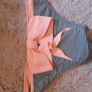 Bow detailing bikini bottoms